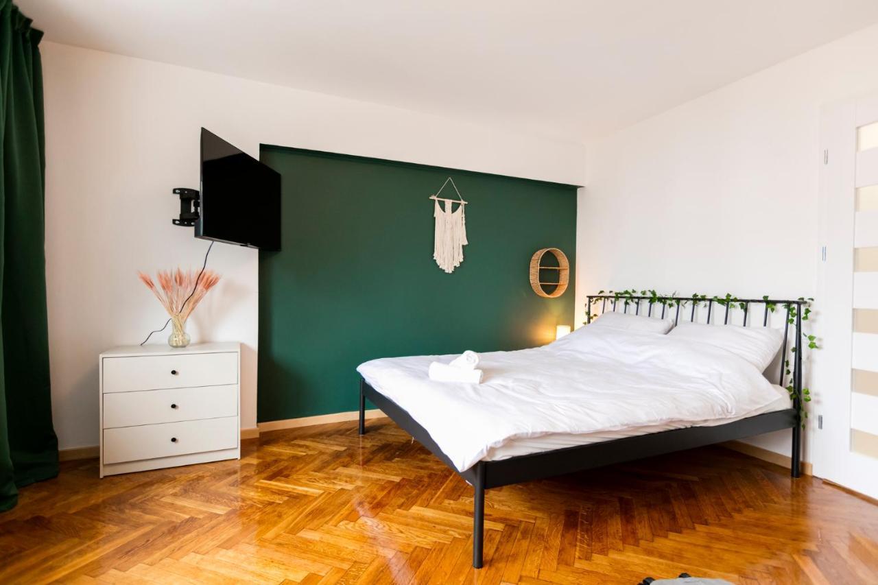 Chmielna - 250M Od Zlotych Tarasow, 350M Od Dworca Centralnego - Wifi - Smart Tv 55 Cali - Better Rental Warszawa Eksteriør billede