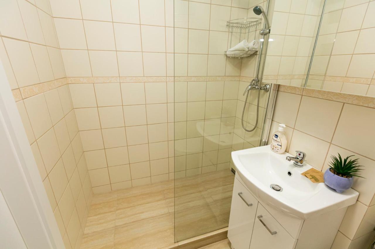 Chmielna - 250M Od Zlotych Tarasow, 350M Od Dworca Centralnego - Wifi - Smart Tv 55 Cali - Better Rental Warszawa Eksteriør billede